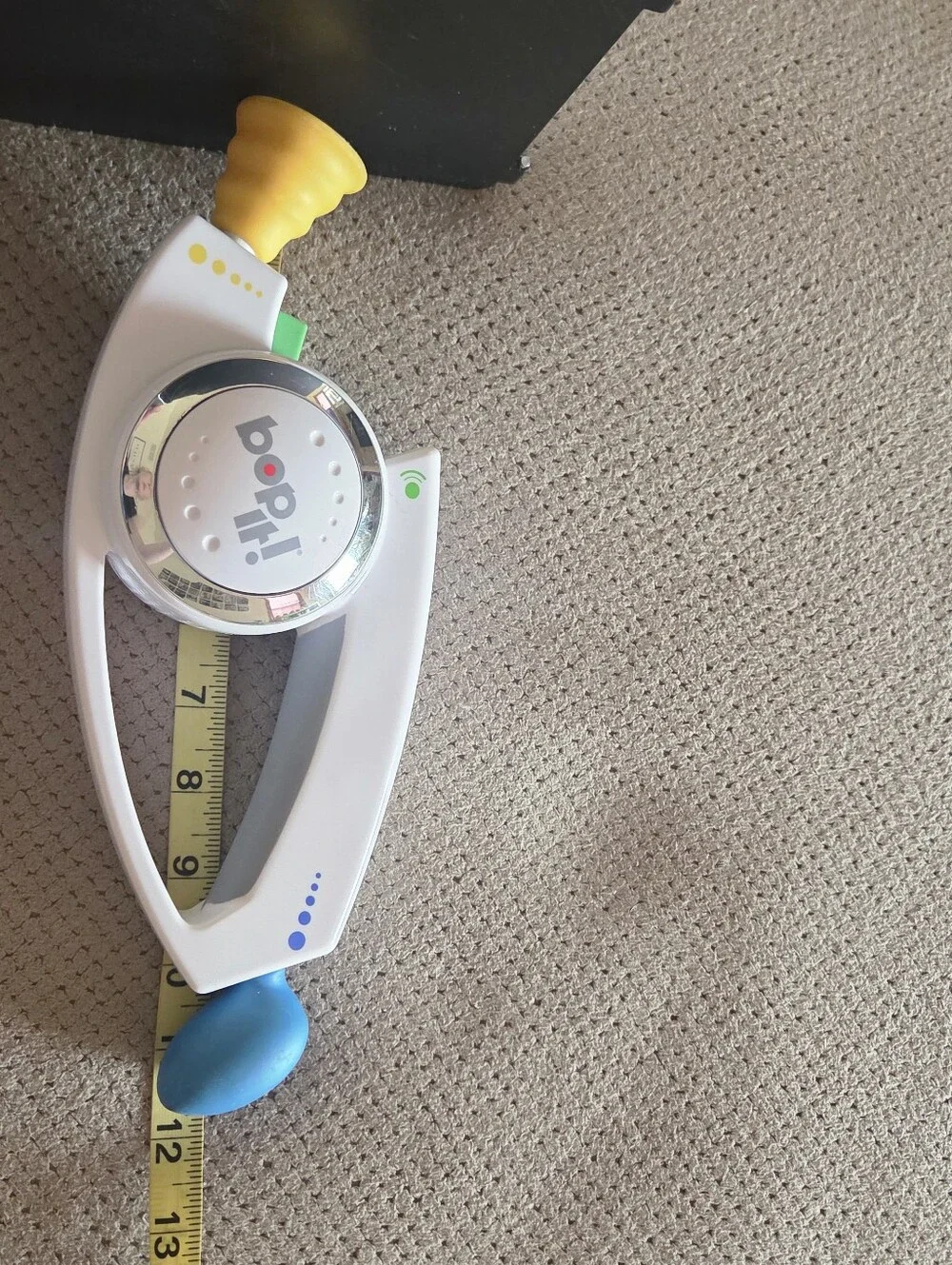 Bop It! Electronic Handheld Game White Shout Twist Pull Hasbro 2008 Tested Works